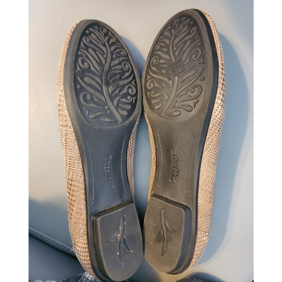 Earth Scout Taupe Leather Houndstooth Print Scrunch Buckle Flats 10B - Picture 4 of 4